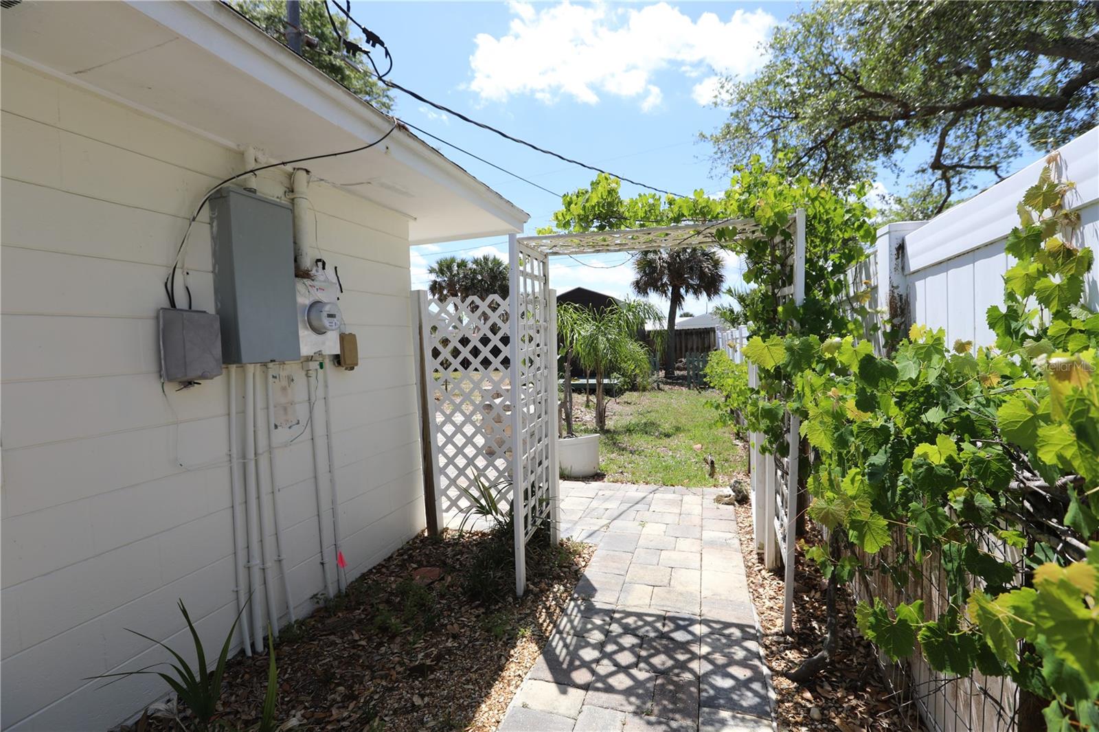 Image 20 of 61 For 825 23rd Avenue