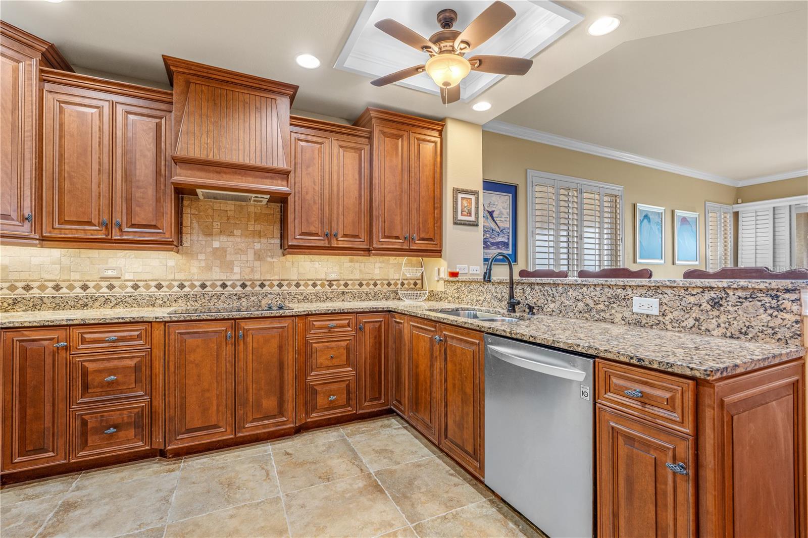 Image 11 of 51 For 2450 Ocean Shore Boulevard 211