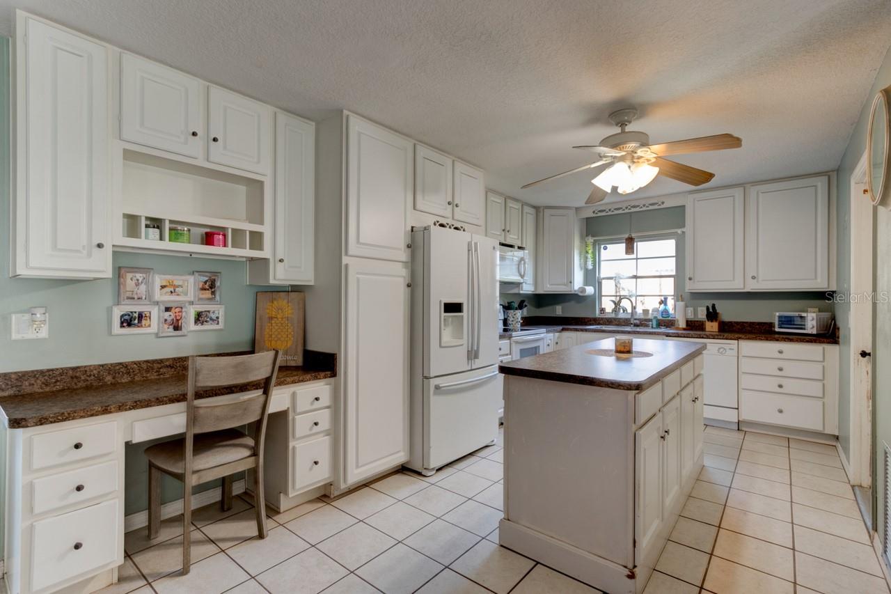 Image 6 of 11 For 252 Lancaster Avenue