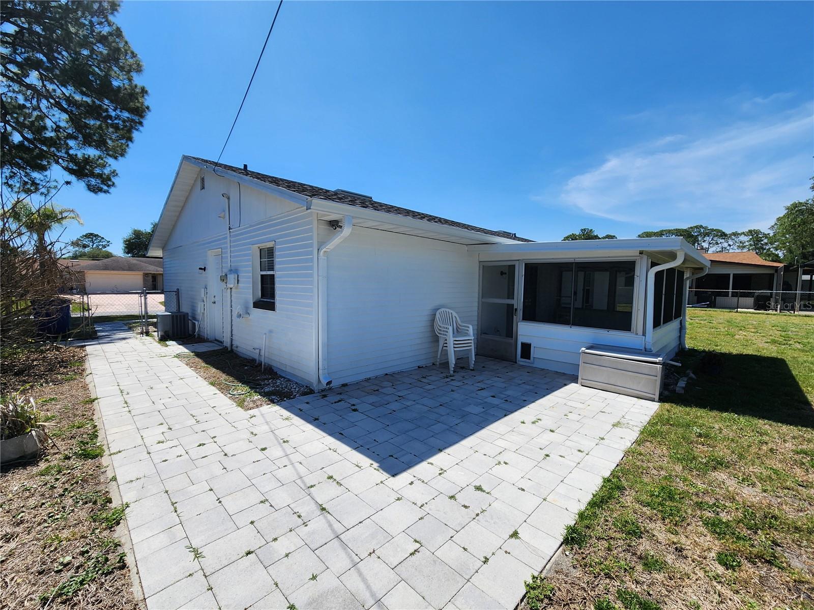 Image 3 of 13 For 2827 Royal Palm Drive