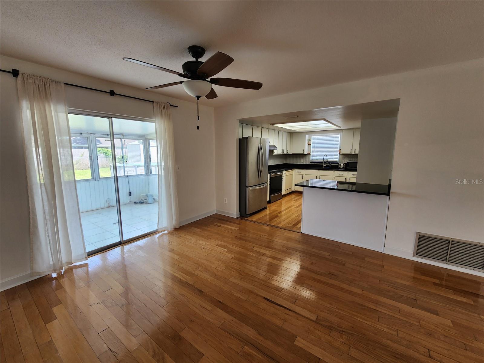 Image 7 of 13 For 2827 Royal Palm Drive