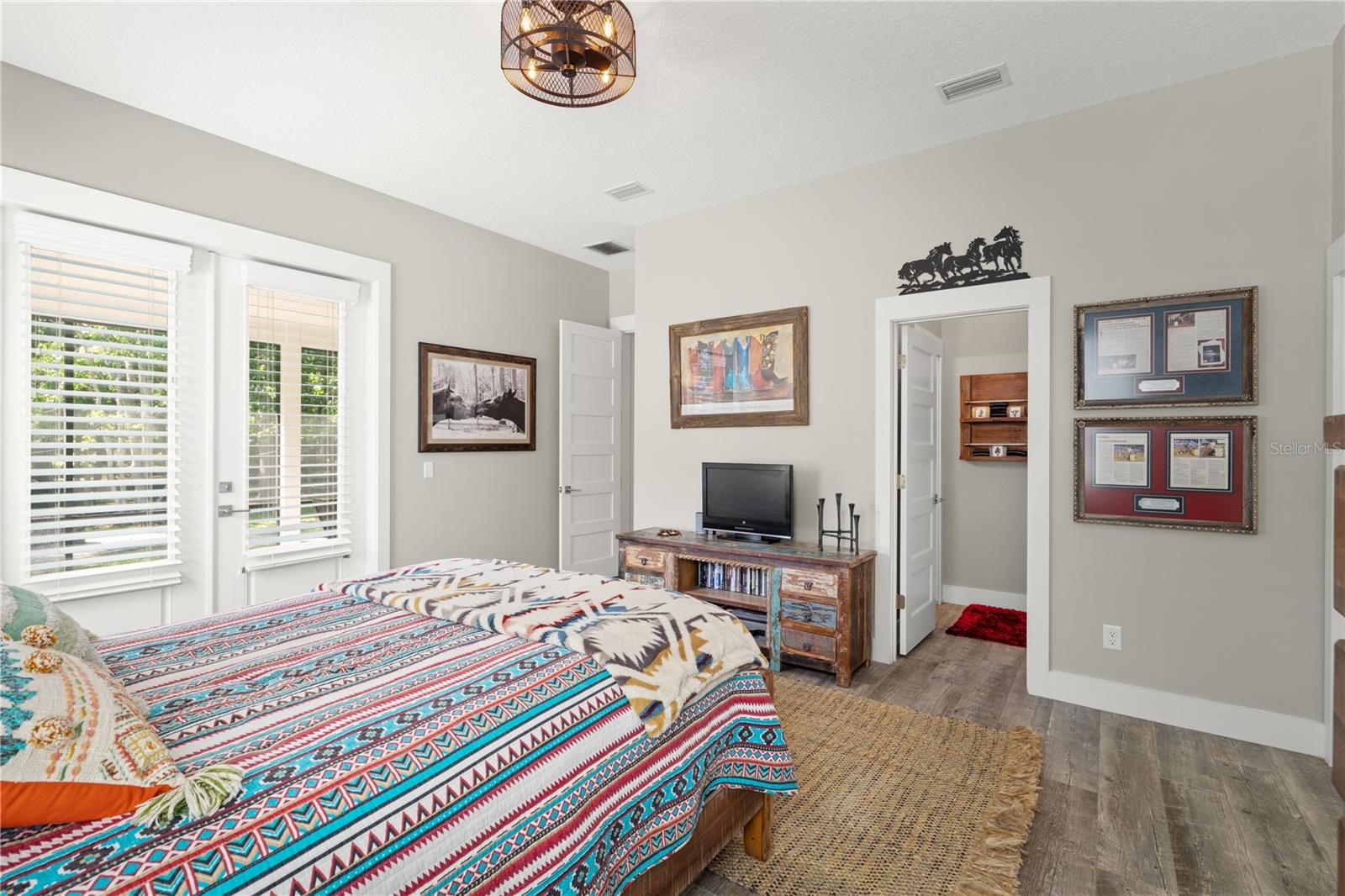 Image 34 of 78 For 5901 Solana Street