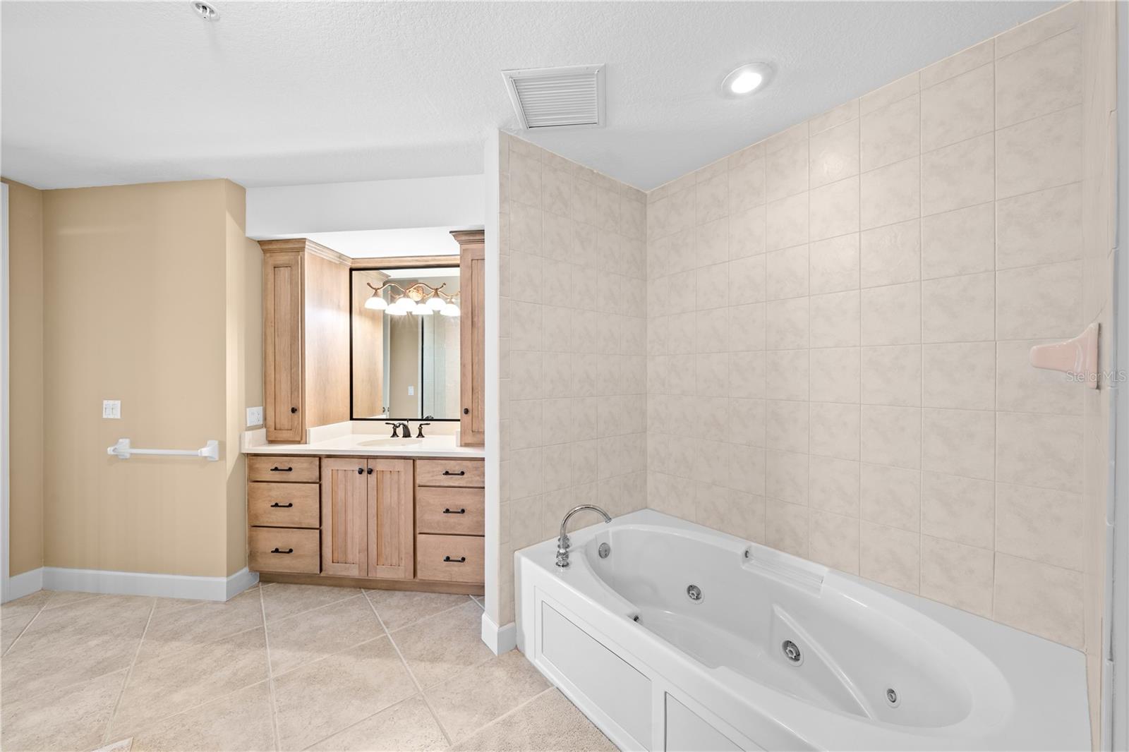 Image 70 of 100 For 2855 Atlantic Avenue 201