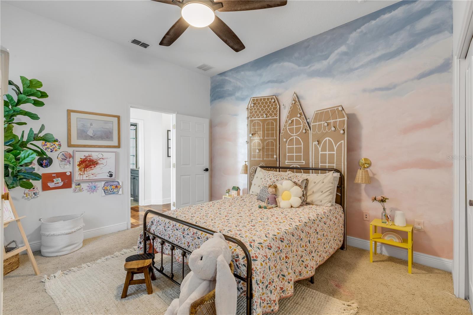 Listing photo id 14 for 3021 Isola Bella Boulevard