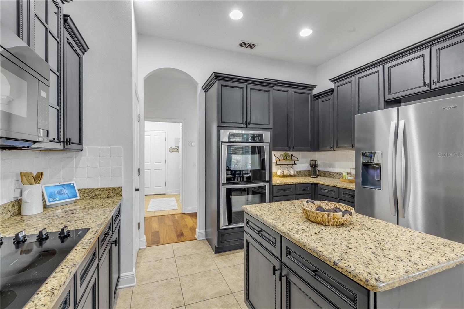 Listing photo id 40 for 3021 Isola Bella Boulevard