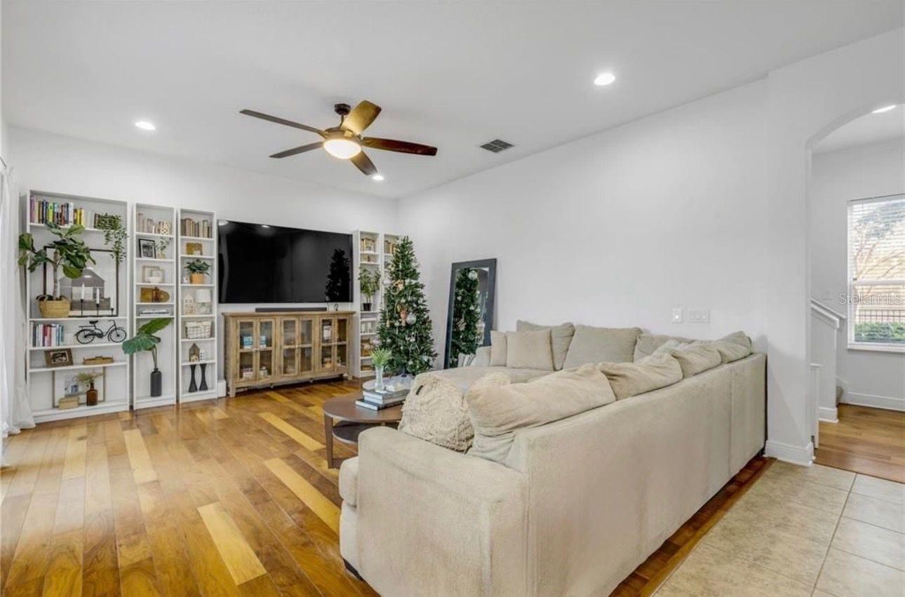 Listing photo id 49 for 3021 Isola Bella Boulevard