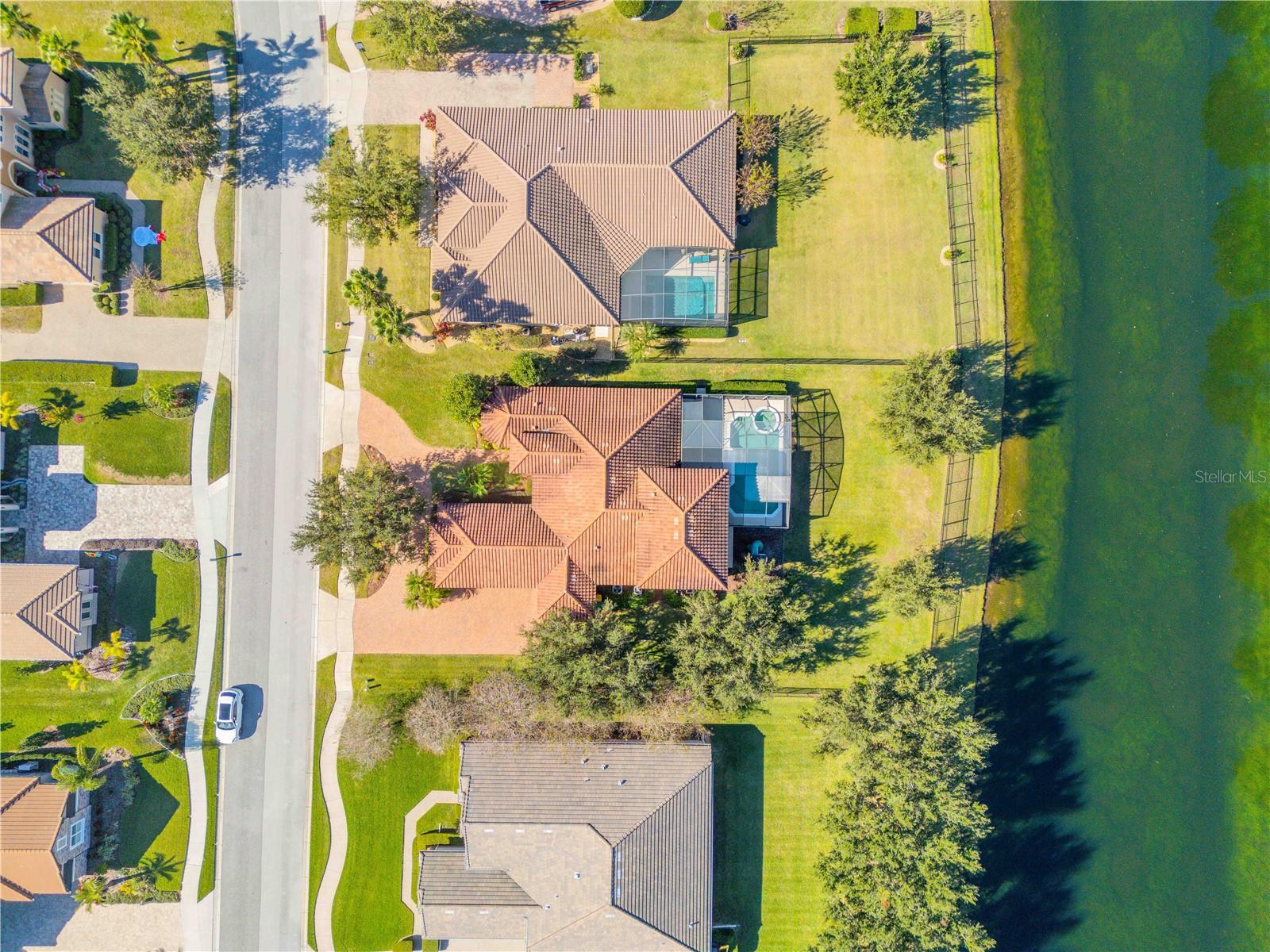 Listing photo id 81 for 3021 Isola Bella Boulevard