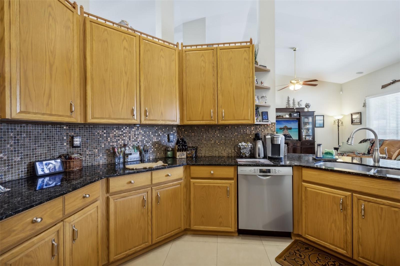 Listing photo id 13 for 2835 Laurel Leaf Drive