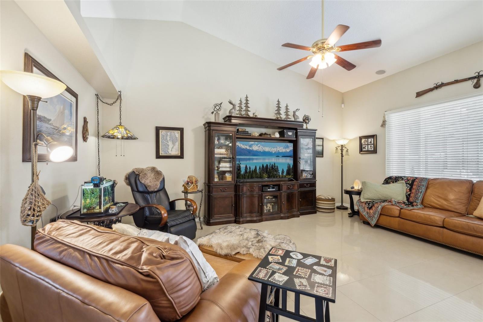 Listing photo id 4 for 2835 Laurel Leaf Drive