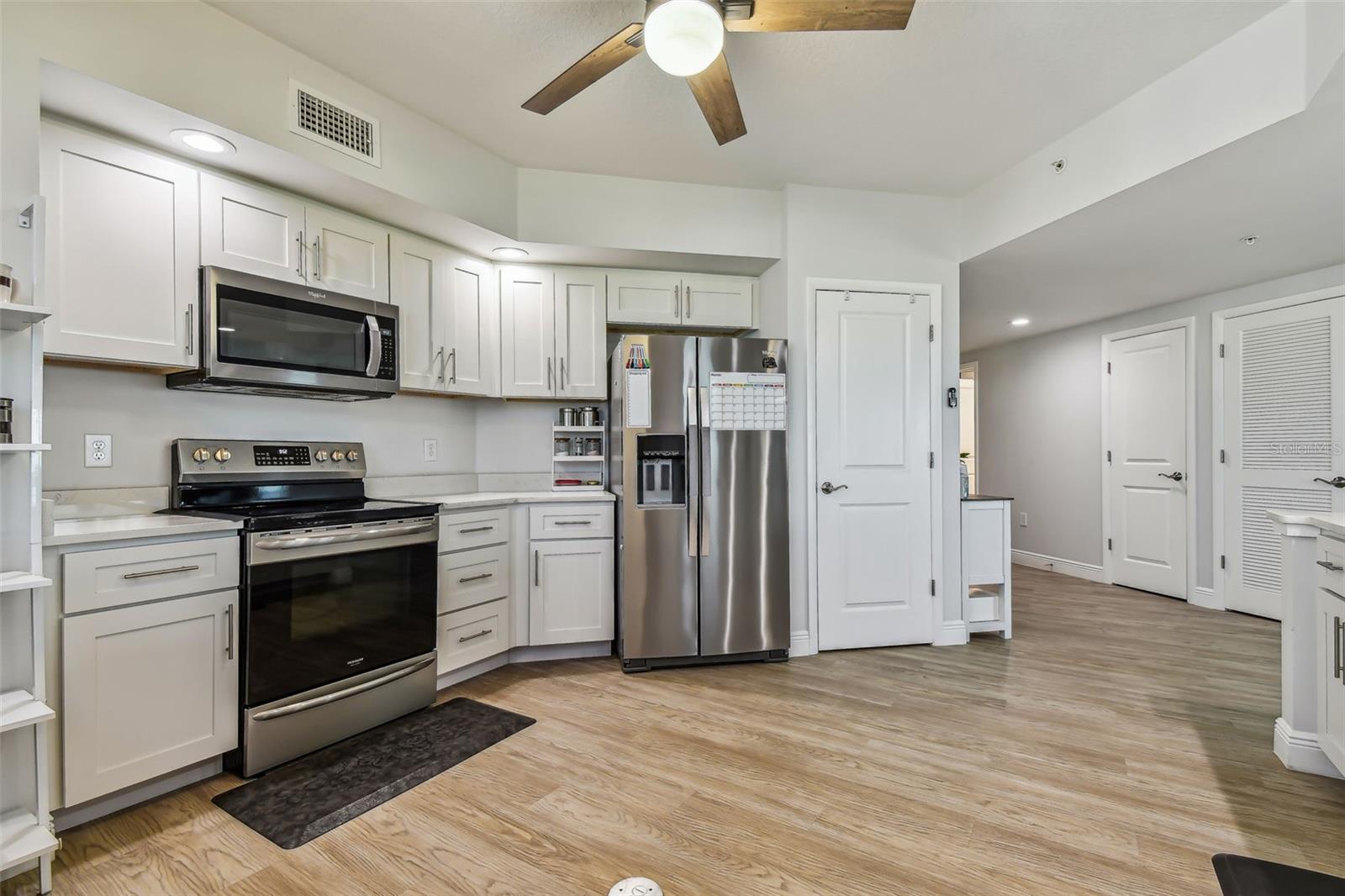 Listing photo id 7 for 960 Starkey Road 7506