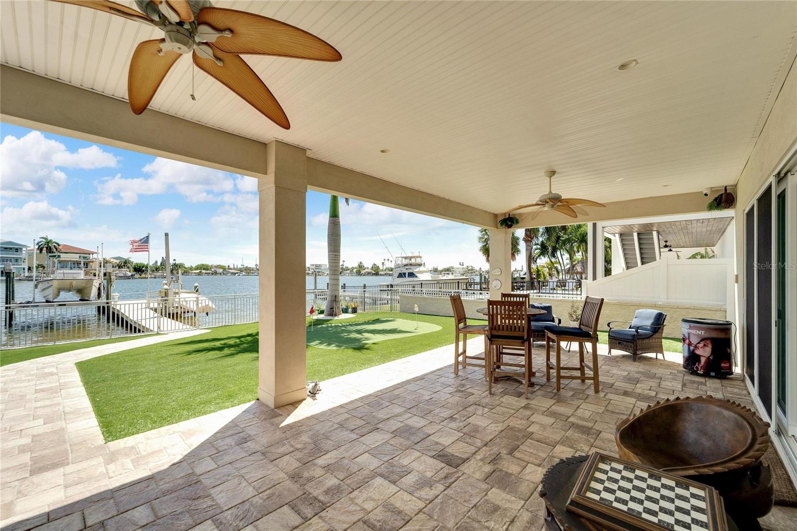 Listing photo id 41 for 833 Bay Point Drive