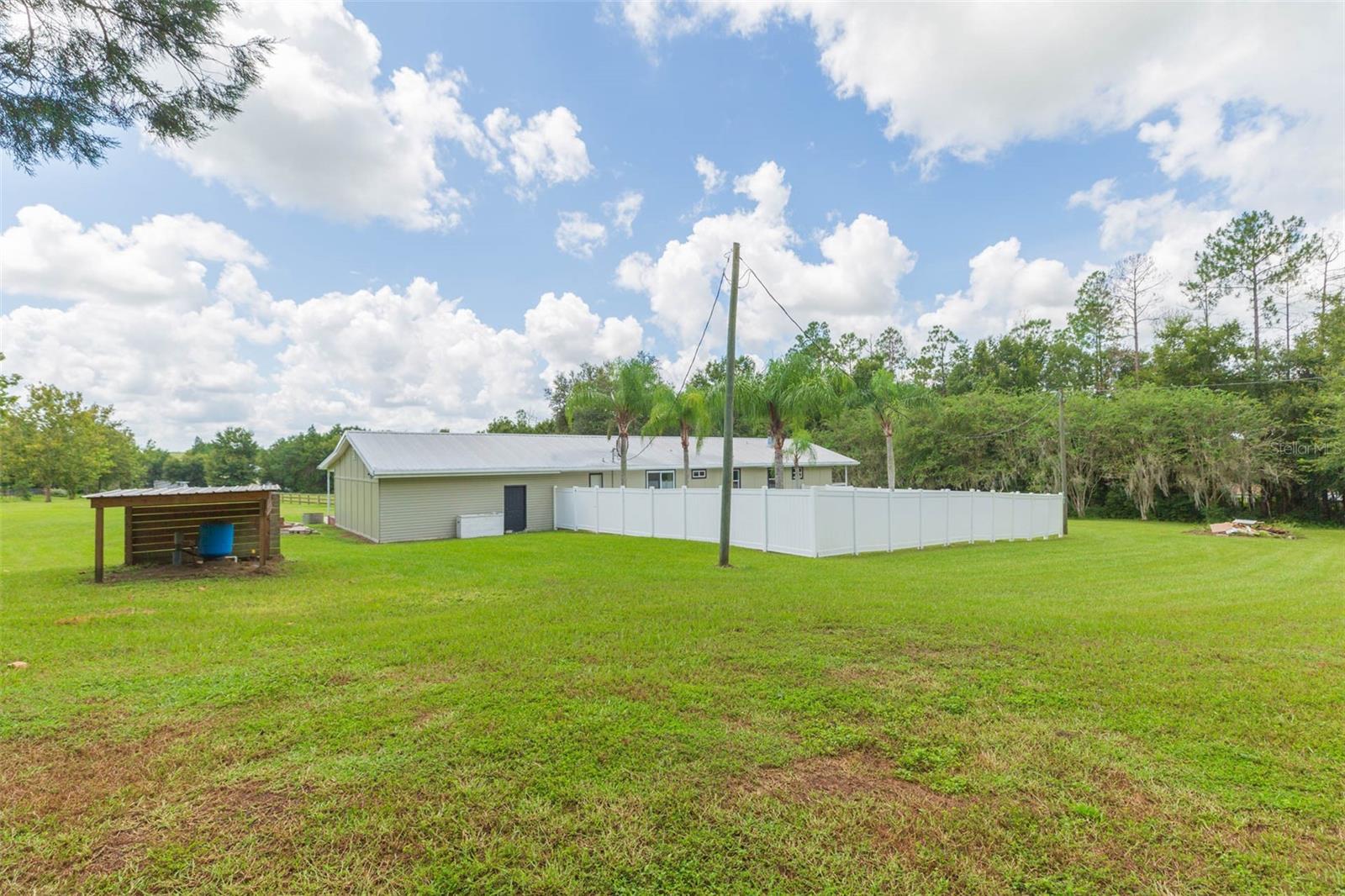 Listing photo id 47 for 37411 Phelps Road