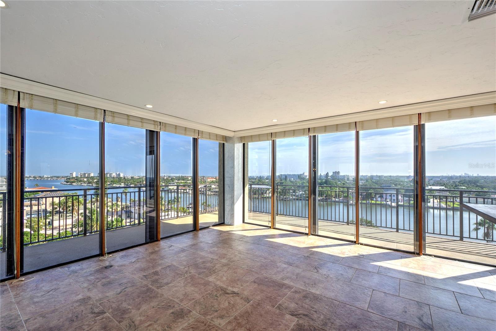 Image 12 of 52 For 7600 Bayshore Drive 606