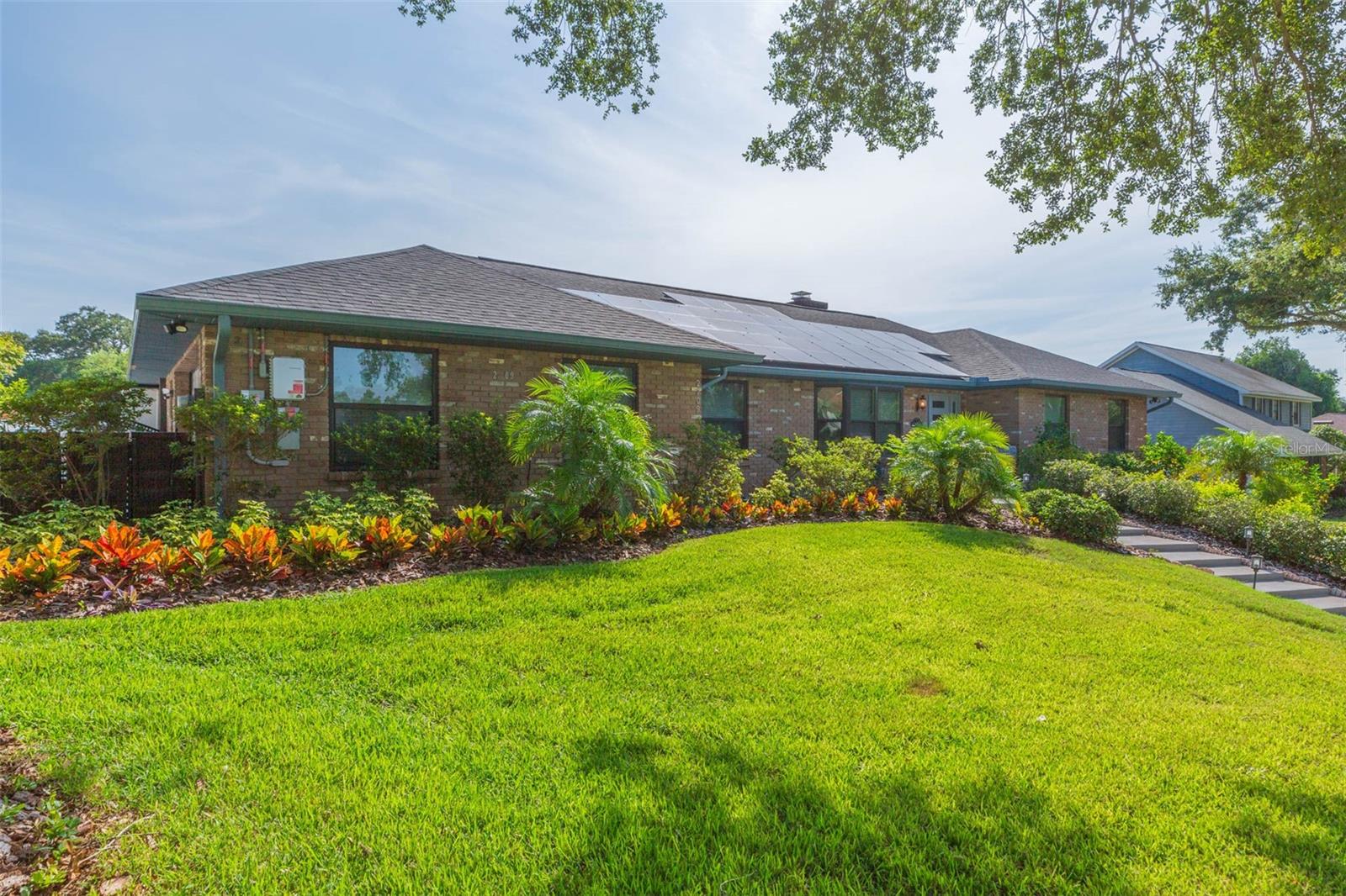 Listing photo id 1 for 2709 Fairway View Drive