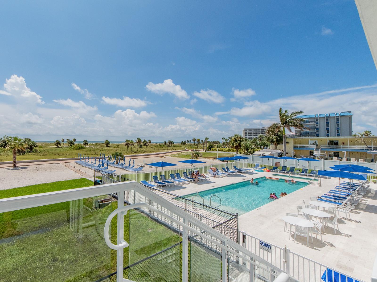 Listing photo id 34 for 11500 Gulf Boulevard 603