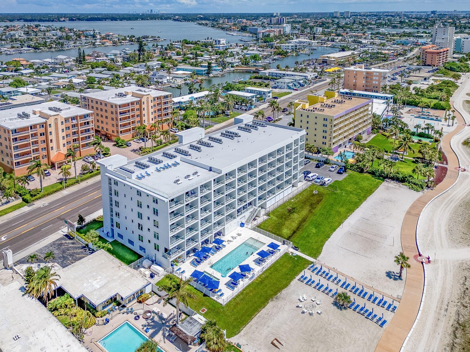 Listing photo id 43 for 11500 Gulf Boulevard 603