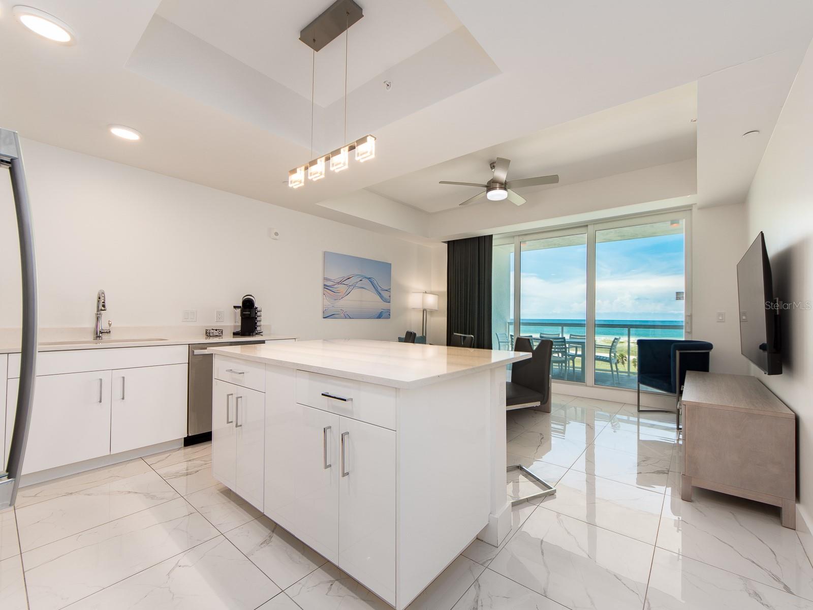 Listing photo id 6 for 11500 Gulf Boulevard 603