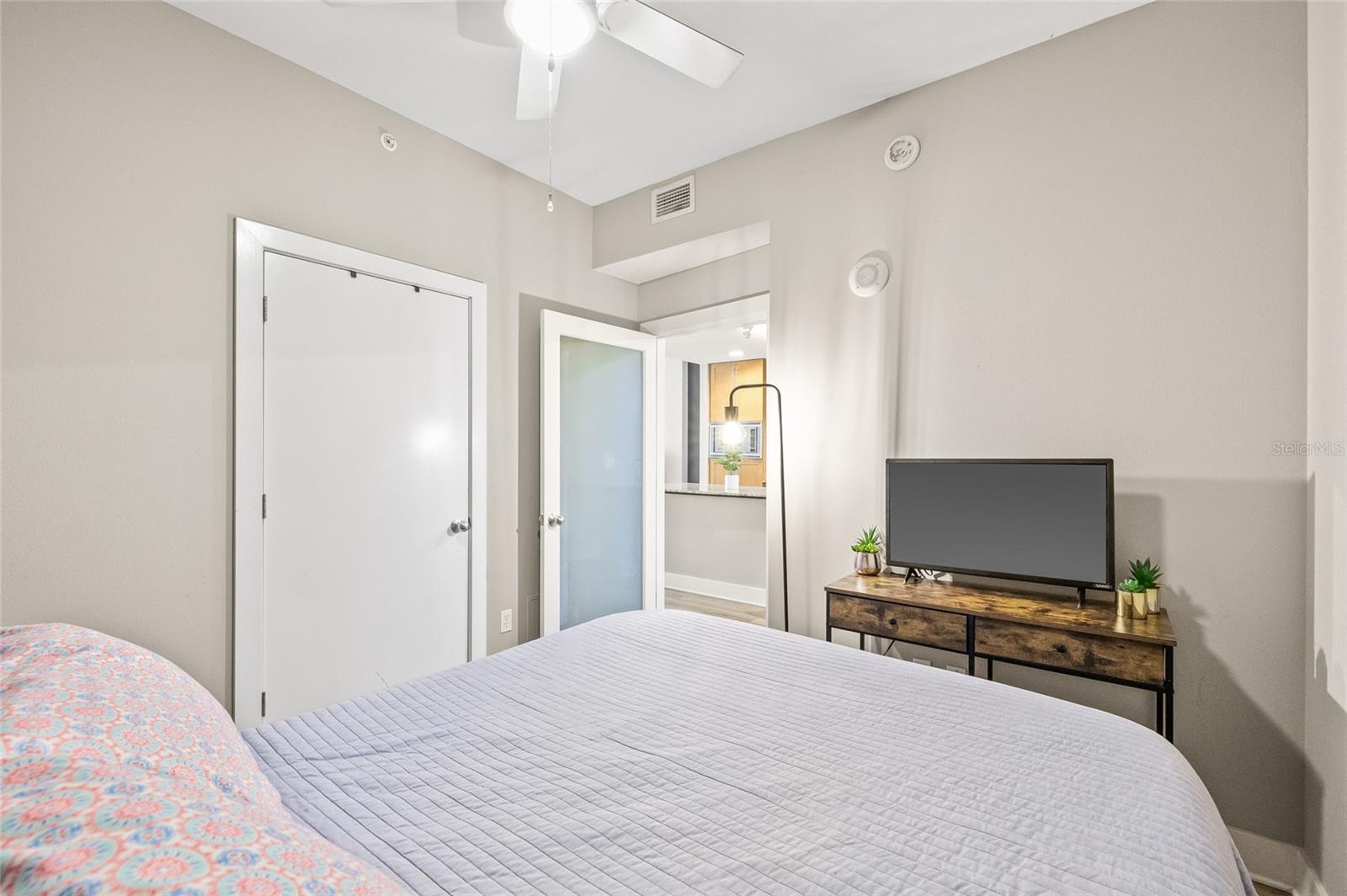 Listing photo id 27 for 1120 Kennedy Boulevard 734