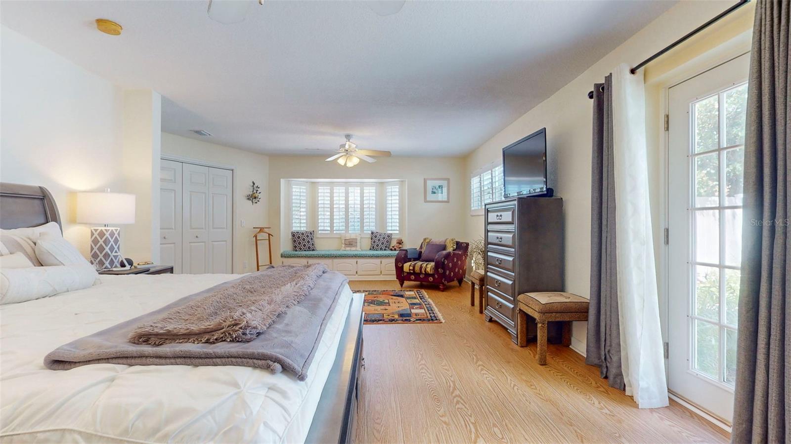 Image 39 of 44 For 411 Harbor View Lane