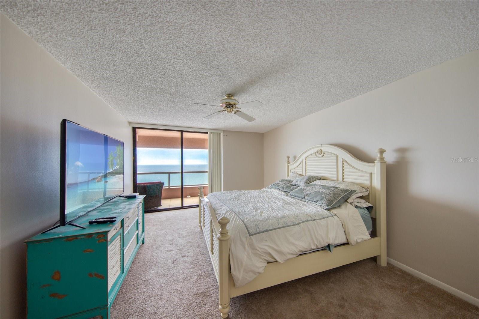 Listing photo id 14 for 1340 Gulf Boulevard 19e