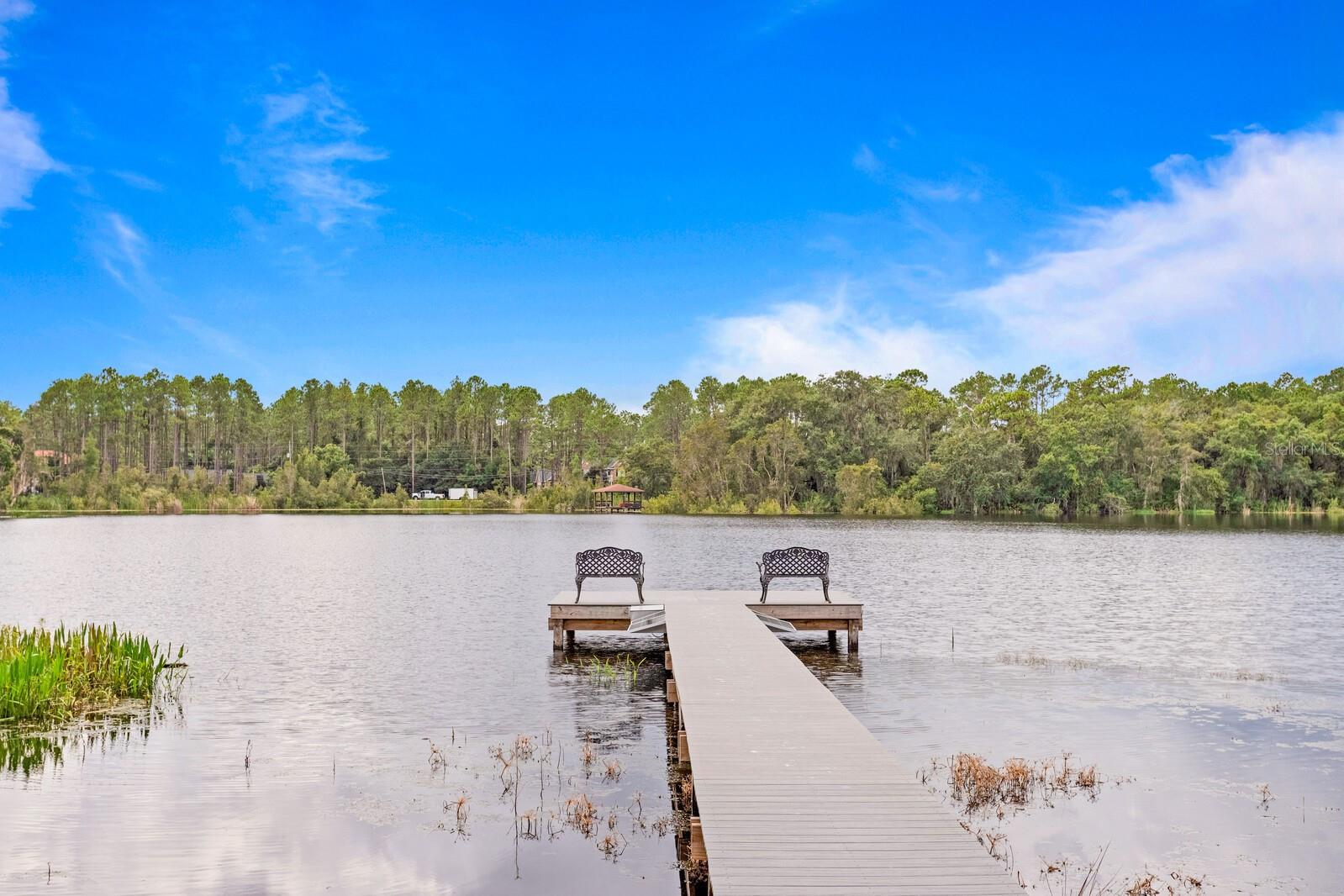 Listing photo id 2 for 1203 Oxbridge Drive