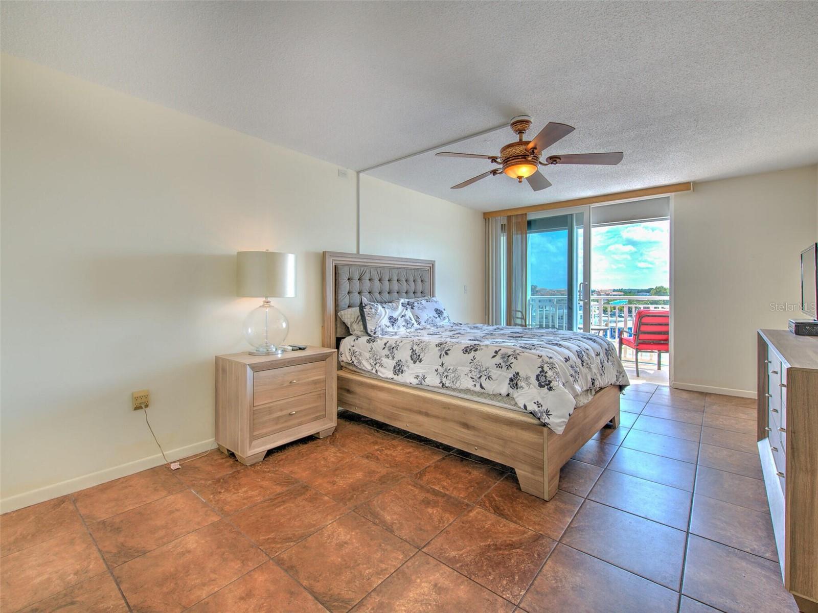 Image 36 of 61 For 17408 Gulf Boulevard 403