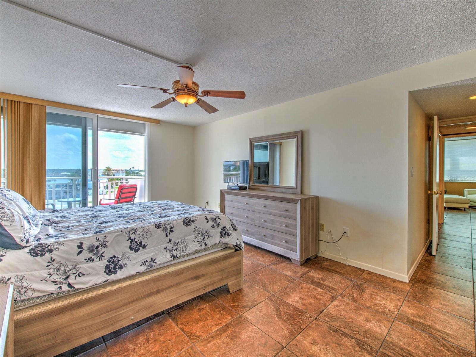 Image 39 of 61 For 17408 Gulf Boulevard 403