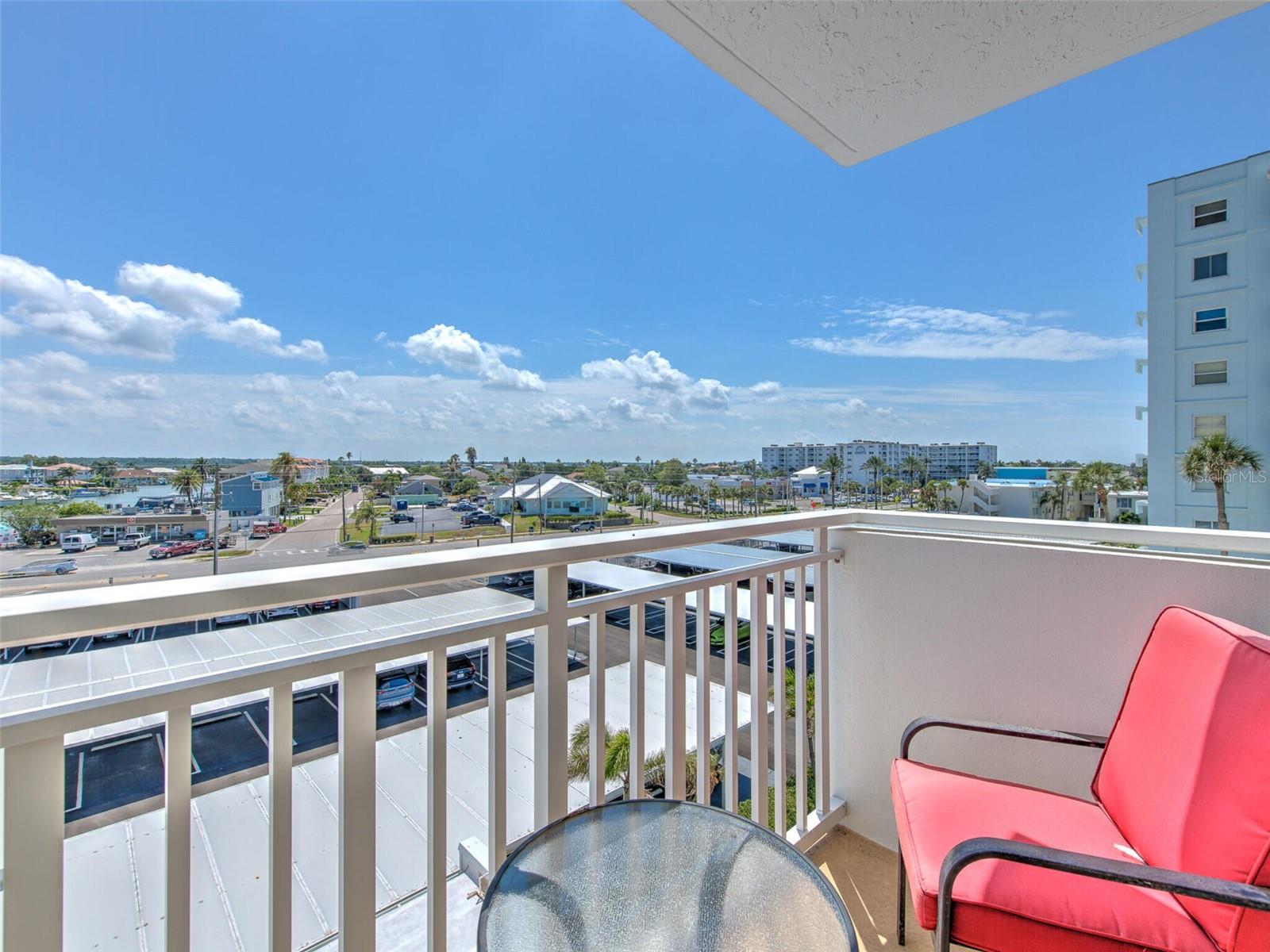 Image 41 of 61 For 17408 Gulf Boulevard 403