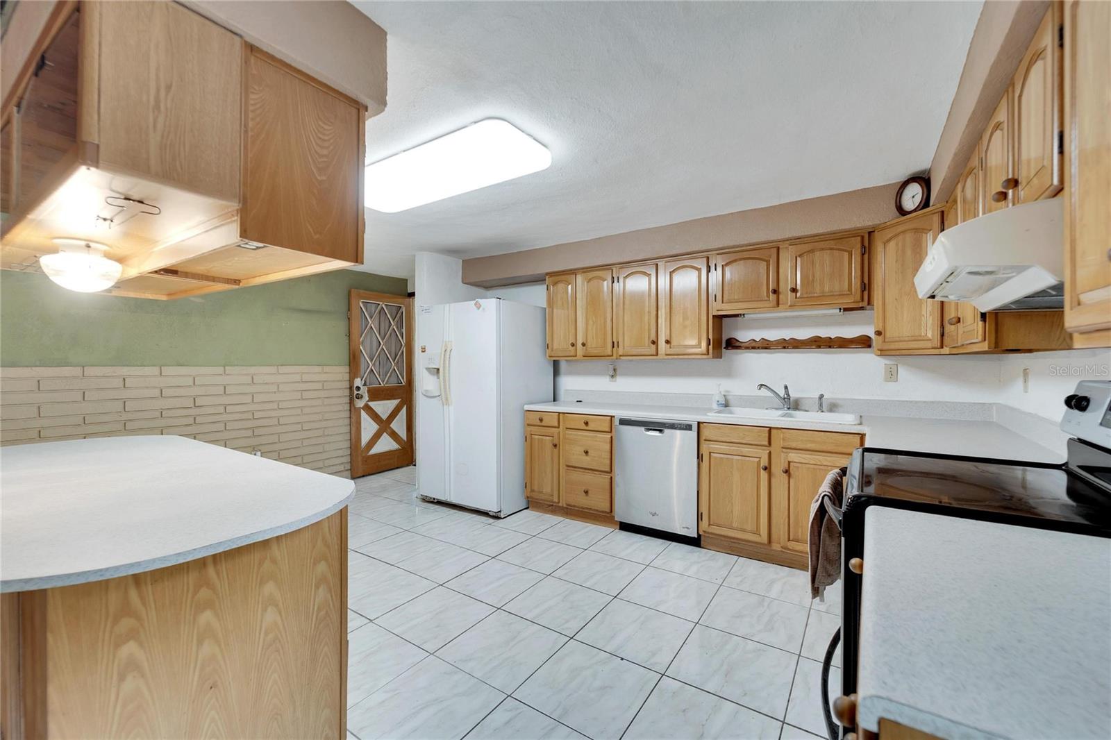 Listing photo id 11 for 10104 Riverview Drive