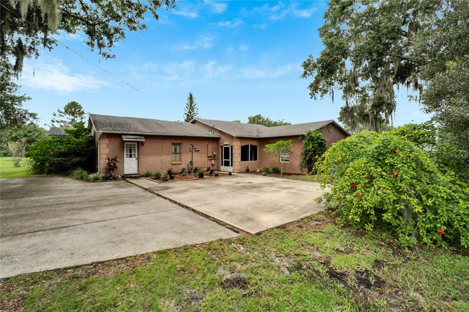 Listing photo id 4 for 10104 Riverview Drive