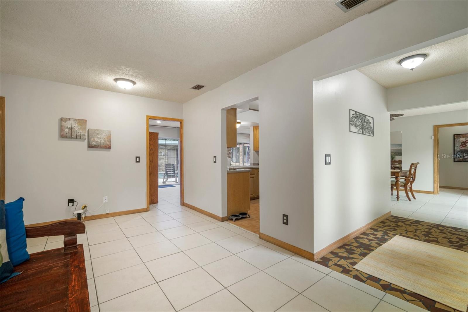 Listing photo id 19 for 613 Royal Crest Drive