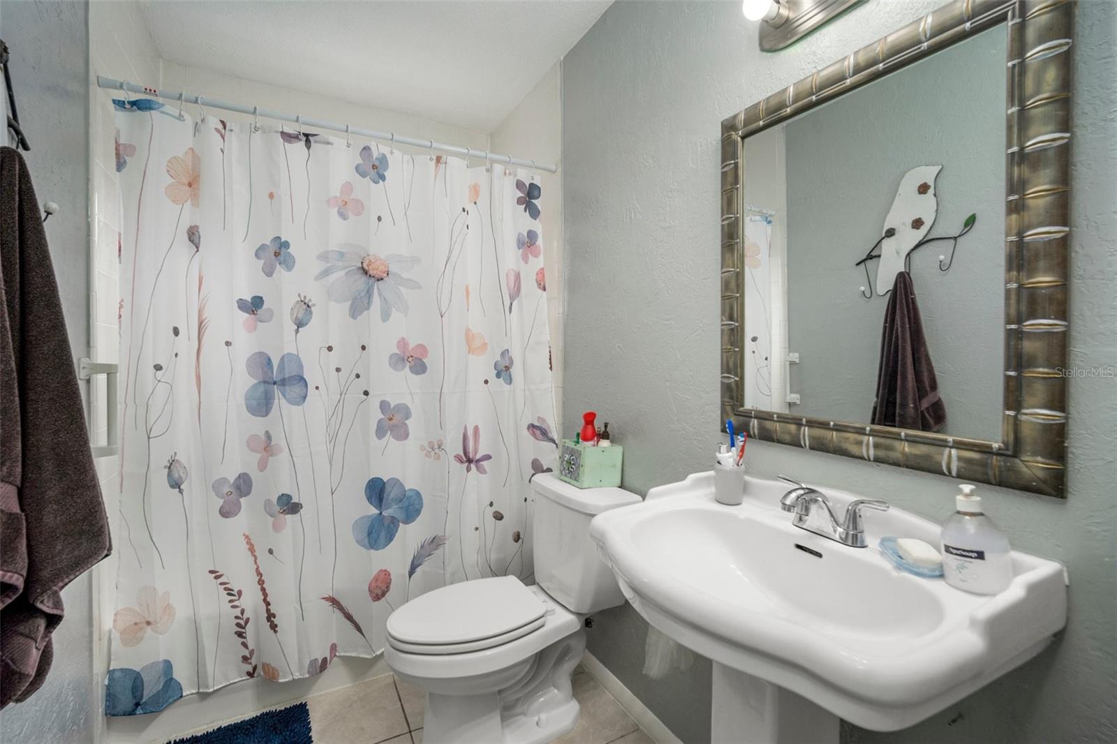 Listing photo id 41 for 613 Royal Crest Drive