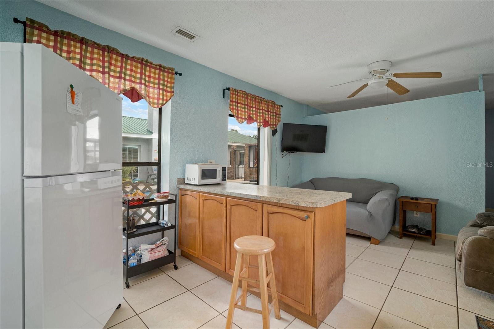 Listing photo id 45 for 613 Royal Crest Drive