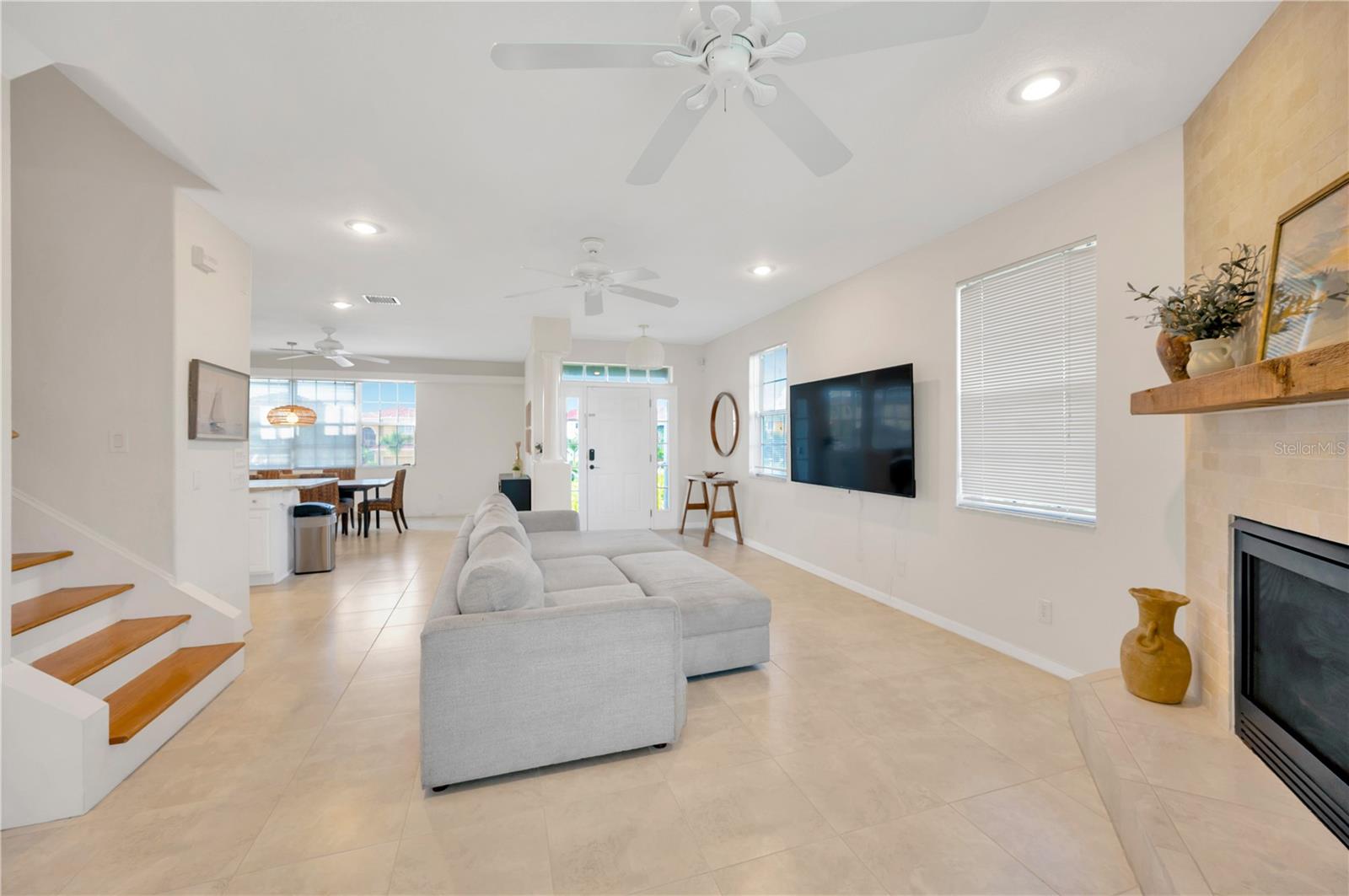 Listing photo id 11 for 6419 Marbella Boulevard