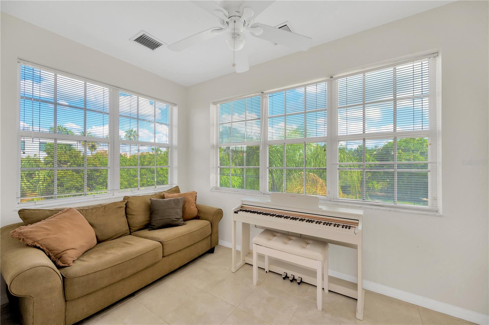 Listing photo id 12 for 6419 Marbella Boulevard