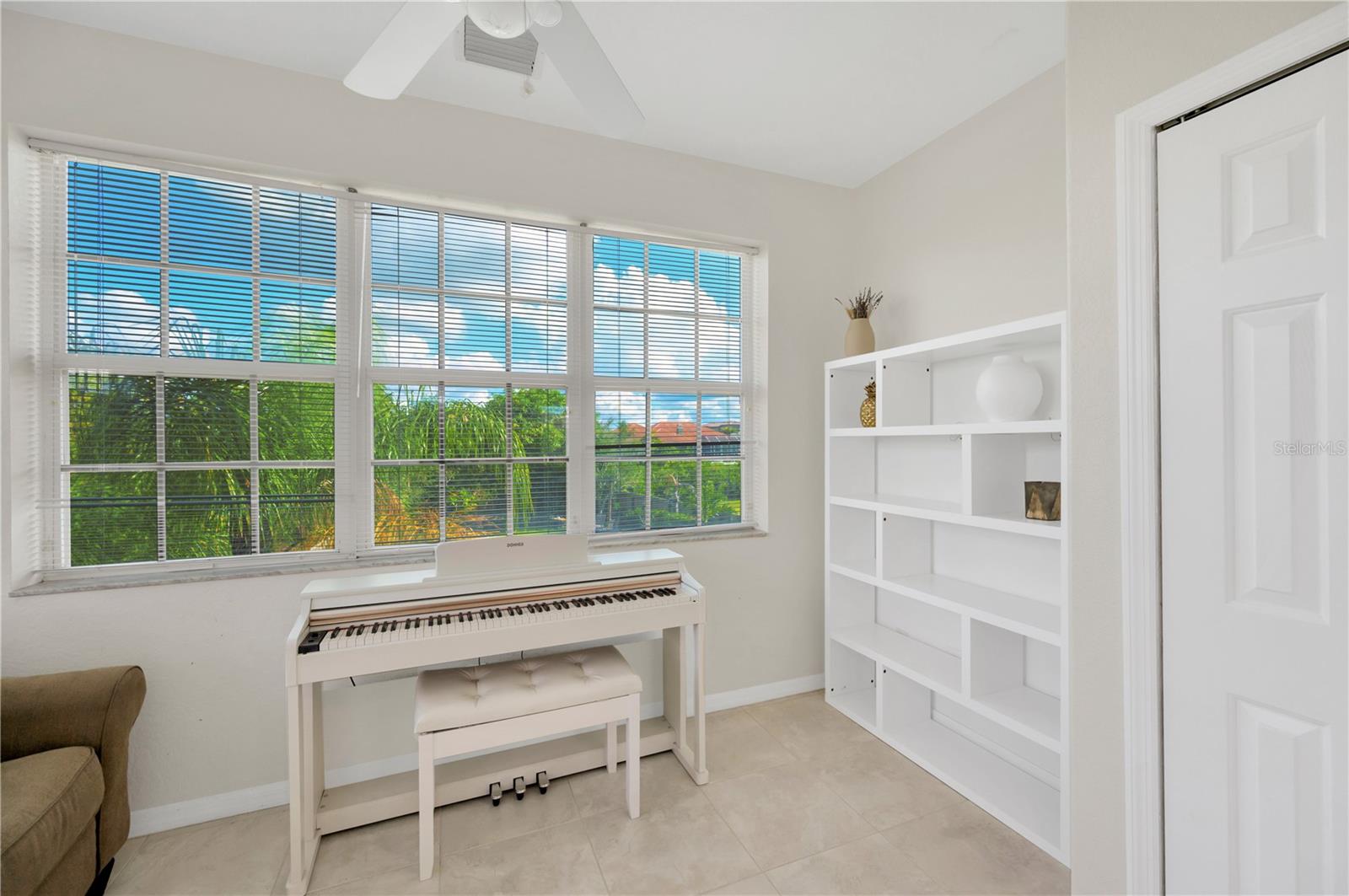 Listing photo id 13 for 6419 Marbella Boulevard