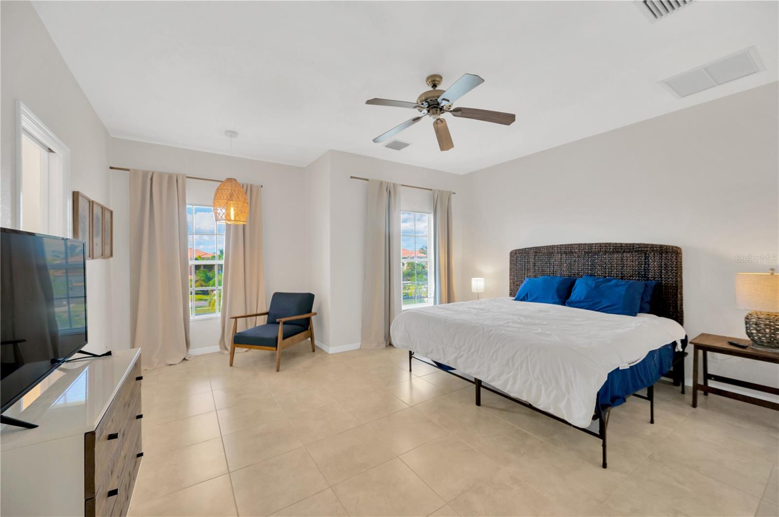 Listing photo id 16 for 6419 Marbella Boulevard