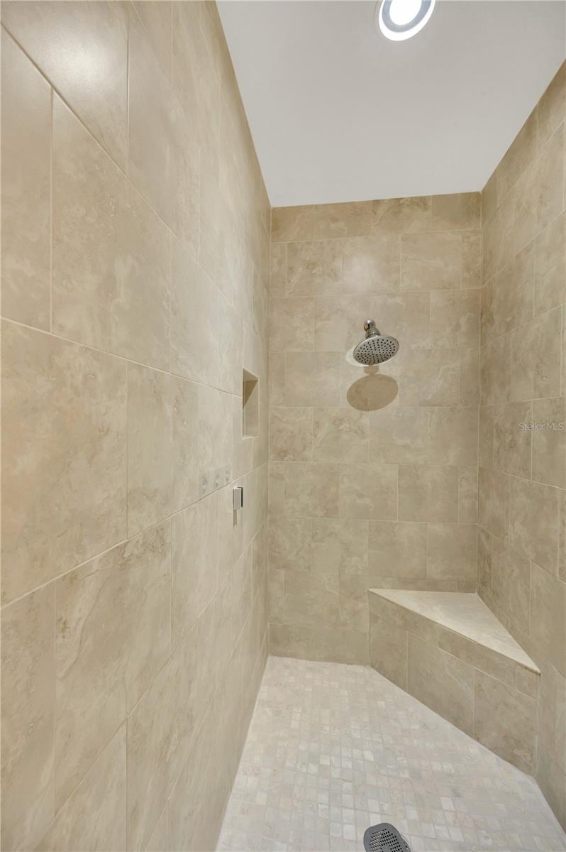 Listing photo id 19 for 6419 Marbella Boulevard