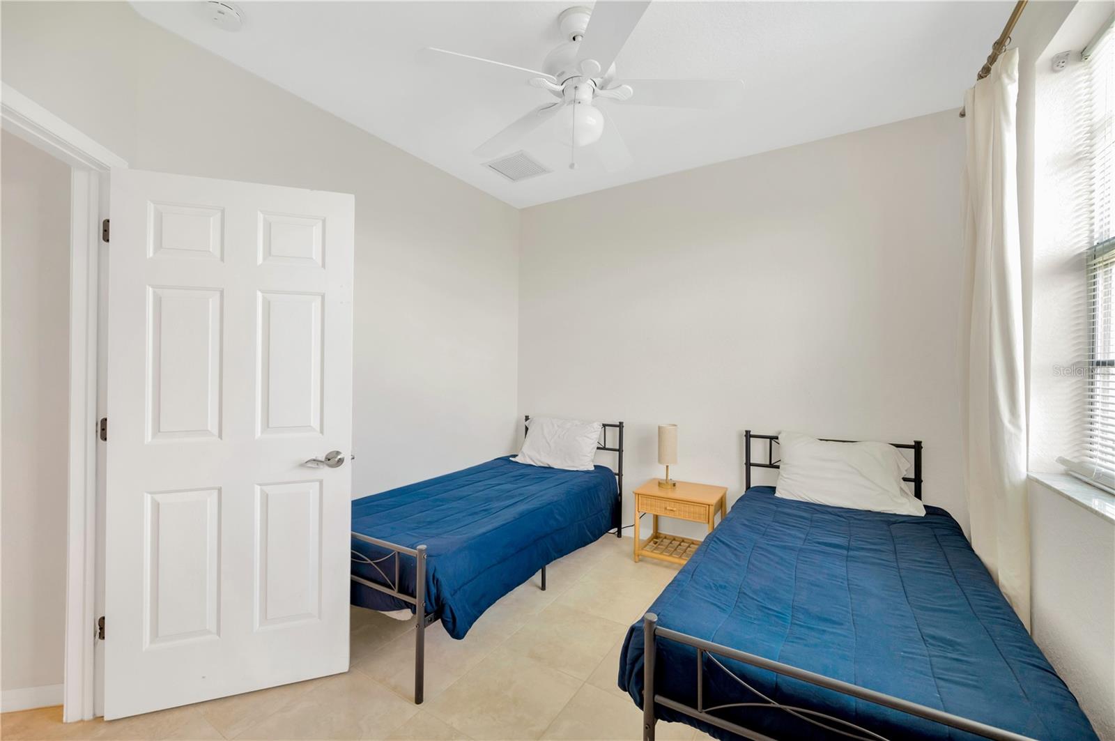 Listing photo id 22 for 6419 Marbella Boulevard