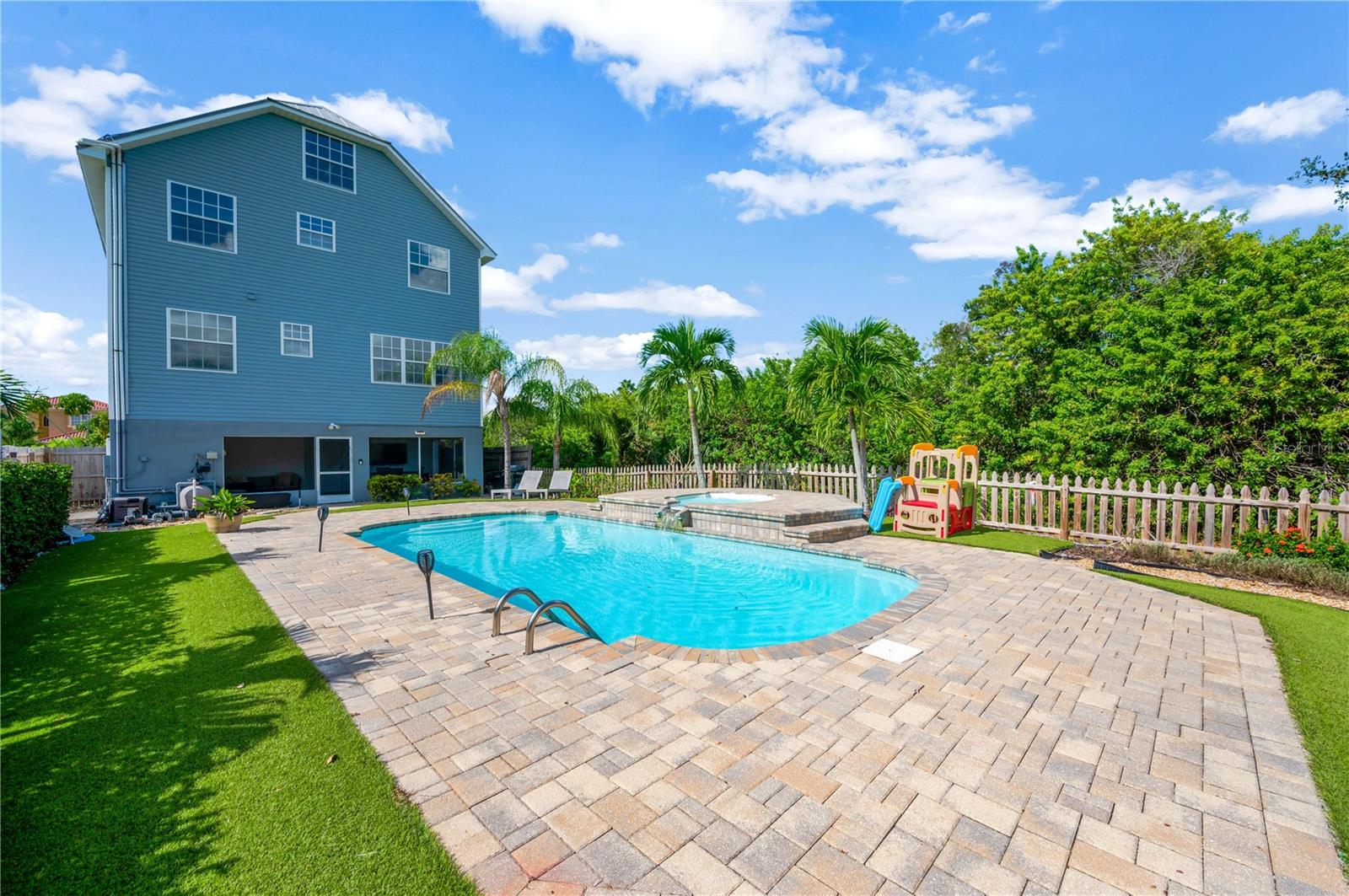 Listing photo id 32 for 6419 Marbella Boulevard