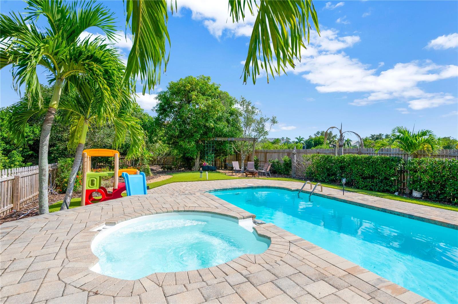 Listing photo id 33 for 6419 Marbella Boulevard
