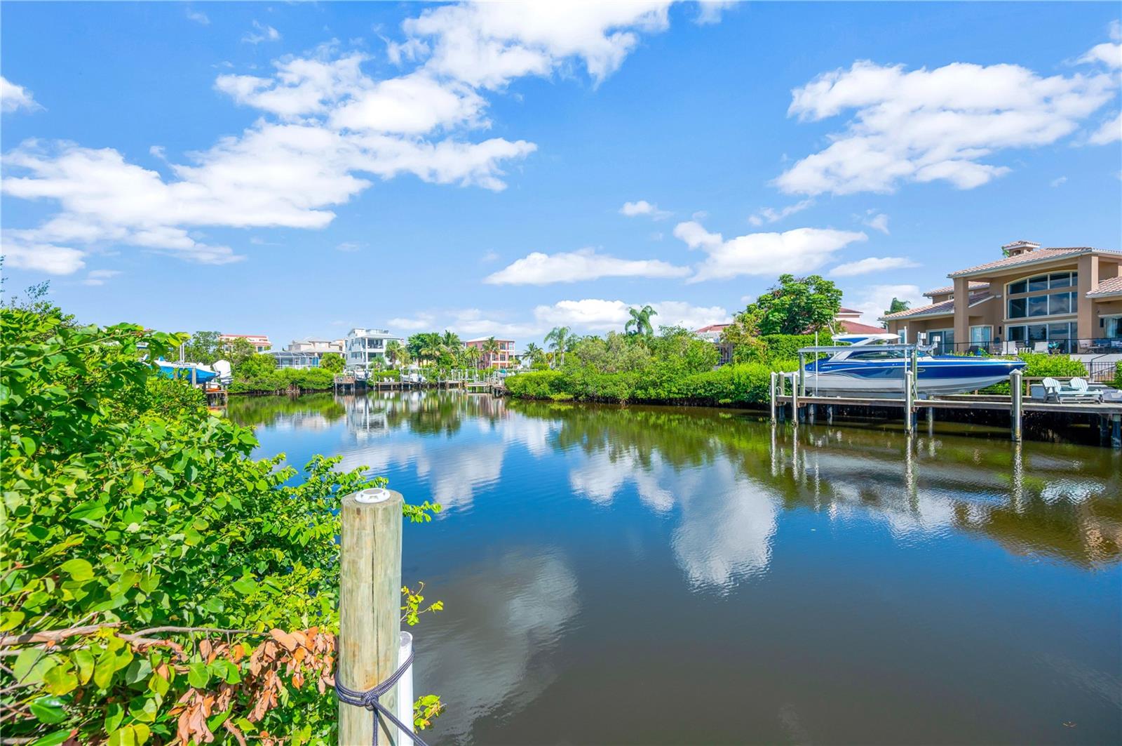 Listing photo id 37 for 6419 Marbella Boulevard