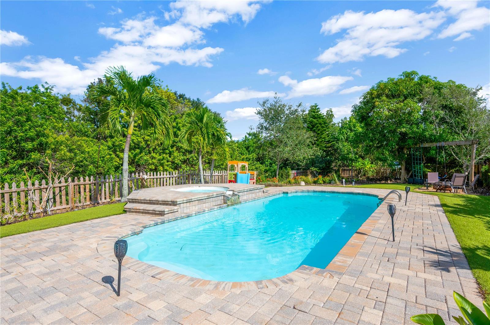 Listing photo id 3 for 6419 Marbella Boulevard