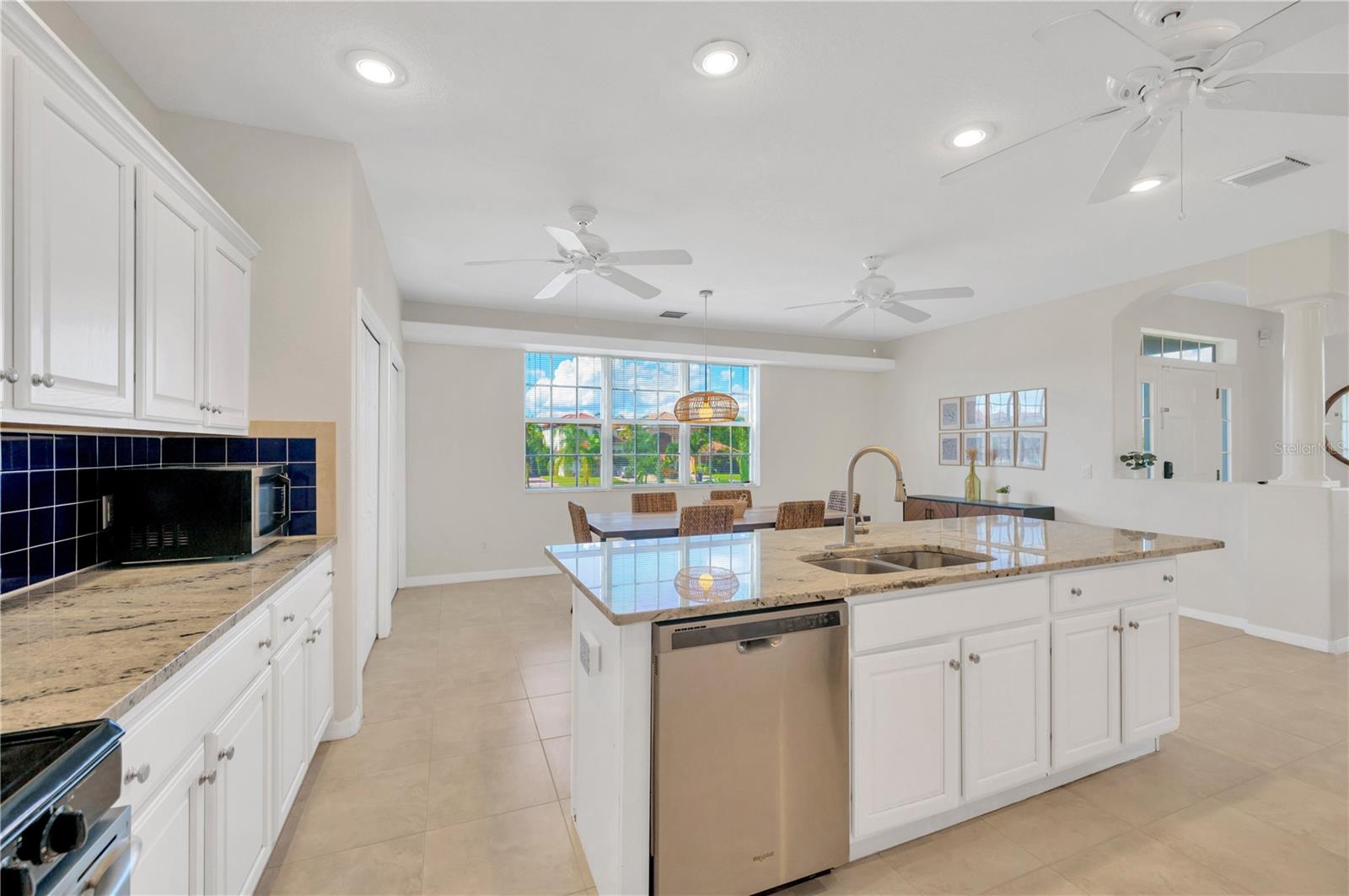 Listing photo id 6 for 6419 Marbella Boulevard