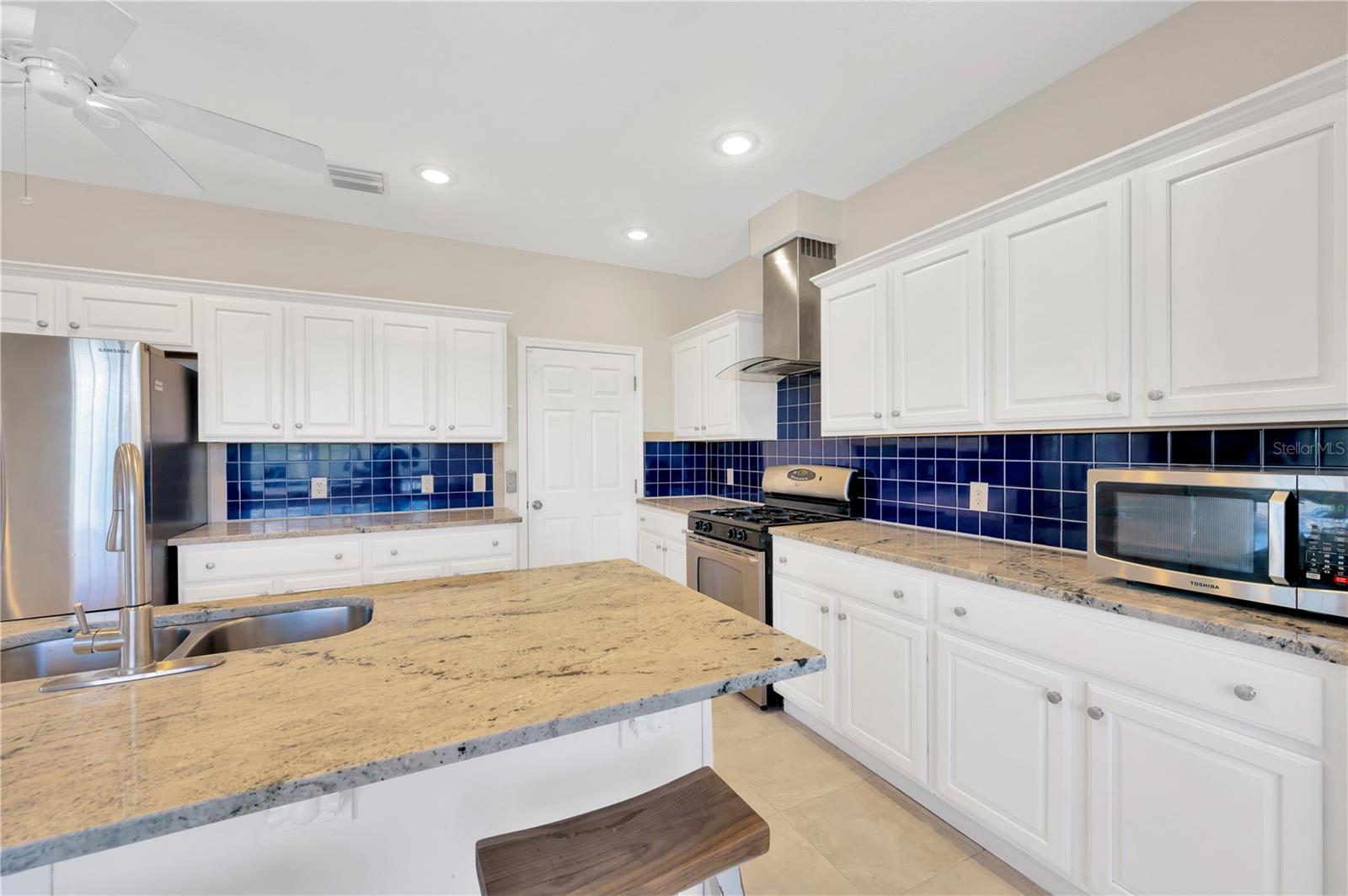 Listing photo id 7 for 6419 Marbella Boulevard