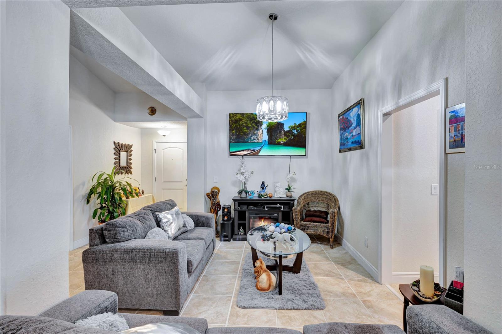Listing photo id 8 for 4448 2nd Court