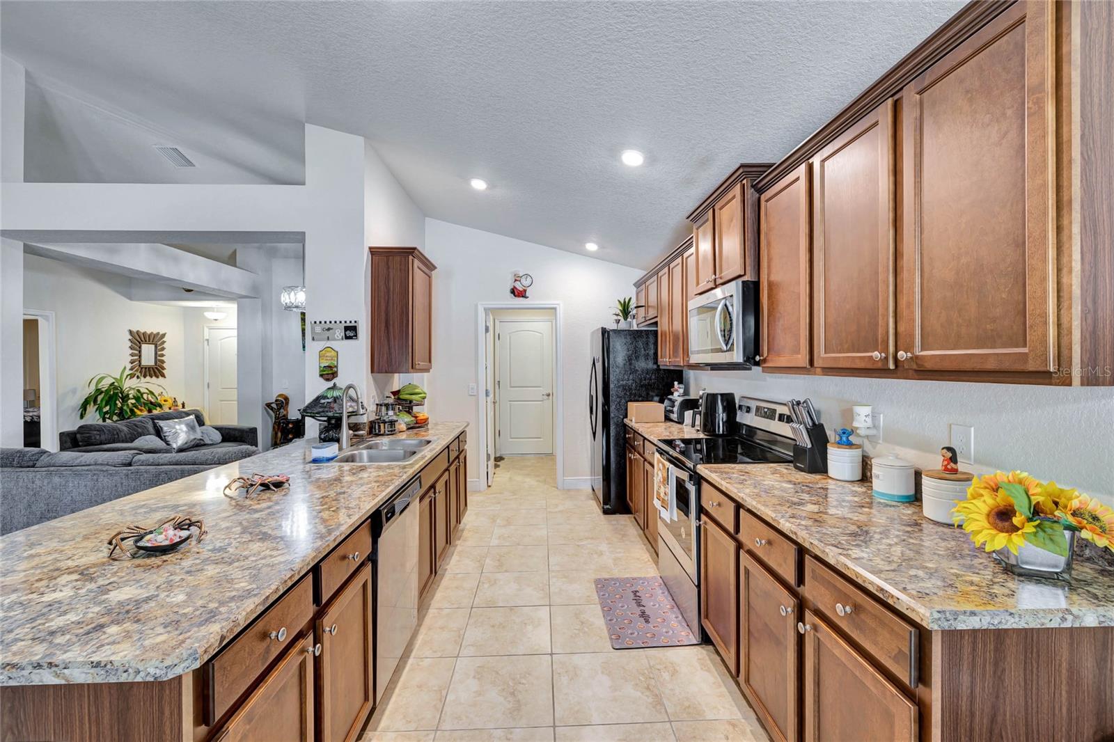 Listing photo id 10 for 4448 2nd Court