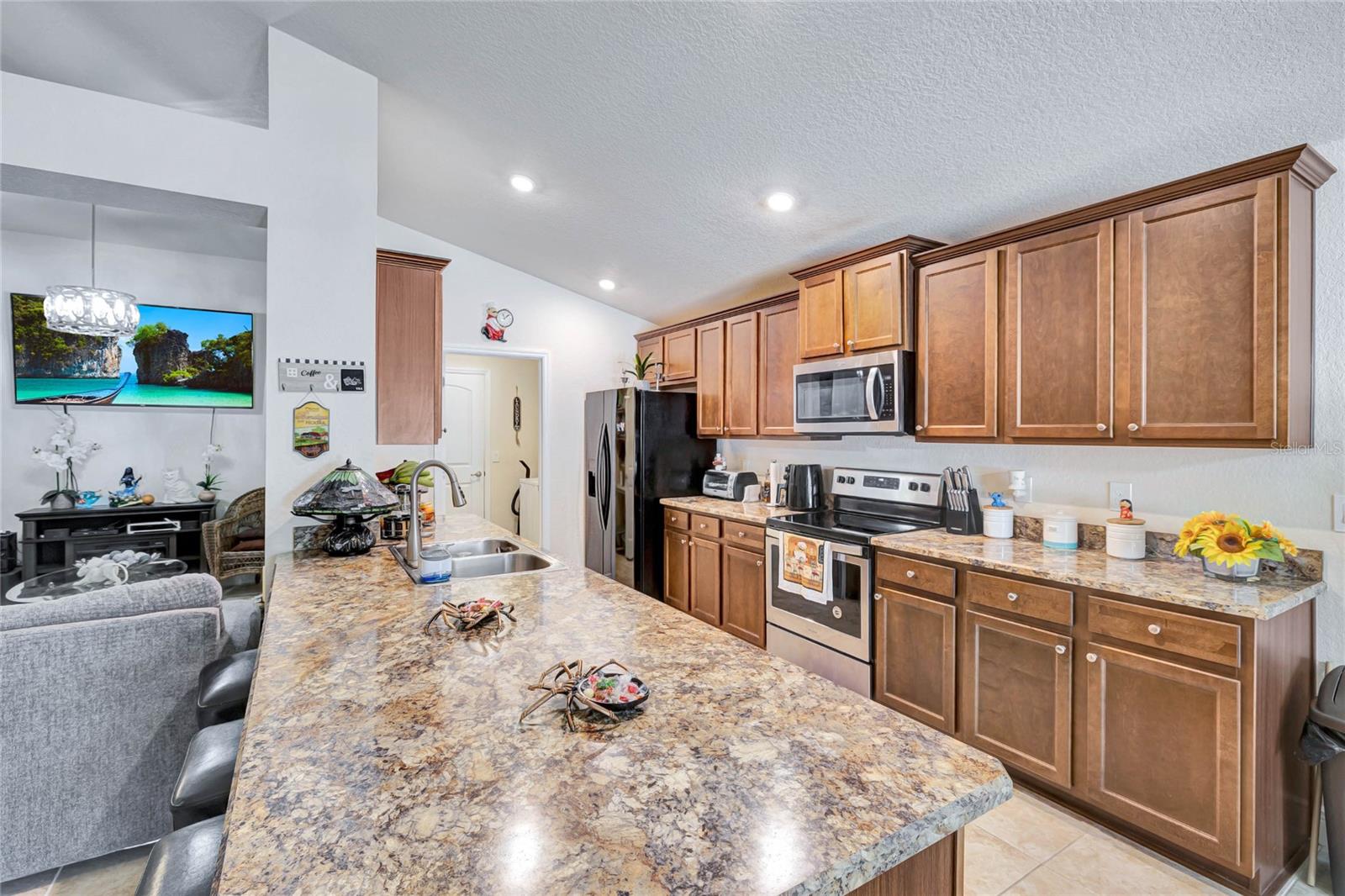 Listing photo id 12 for 4448 2nd Court