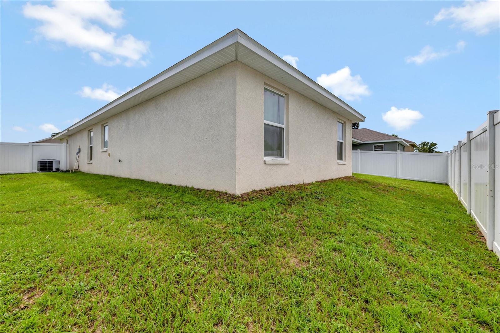 Listing photo id 25 for 4448 2nd Court