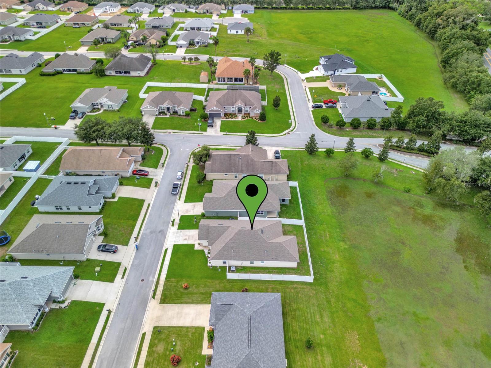 Listing photo id 2 for 4448 2nd Court